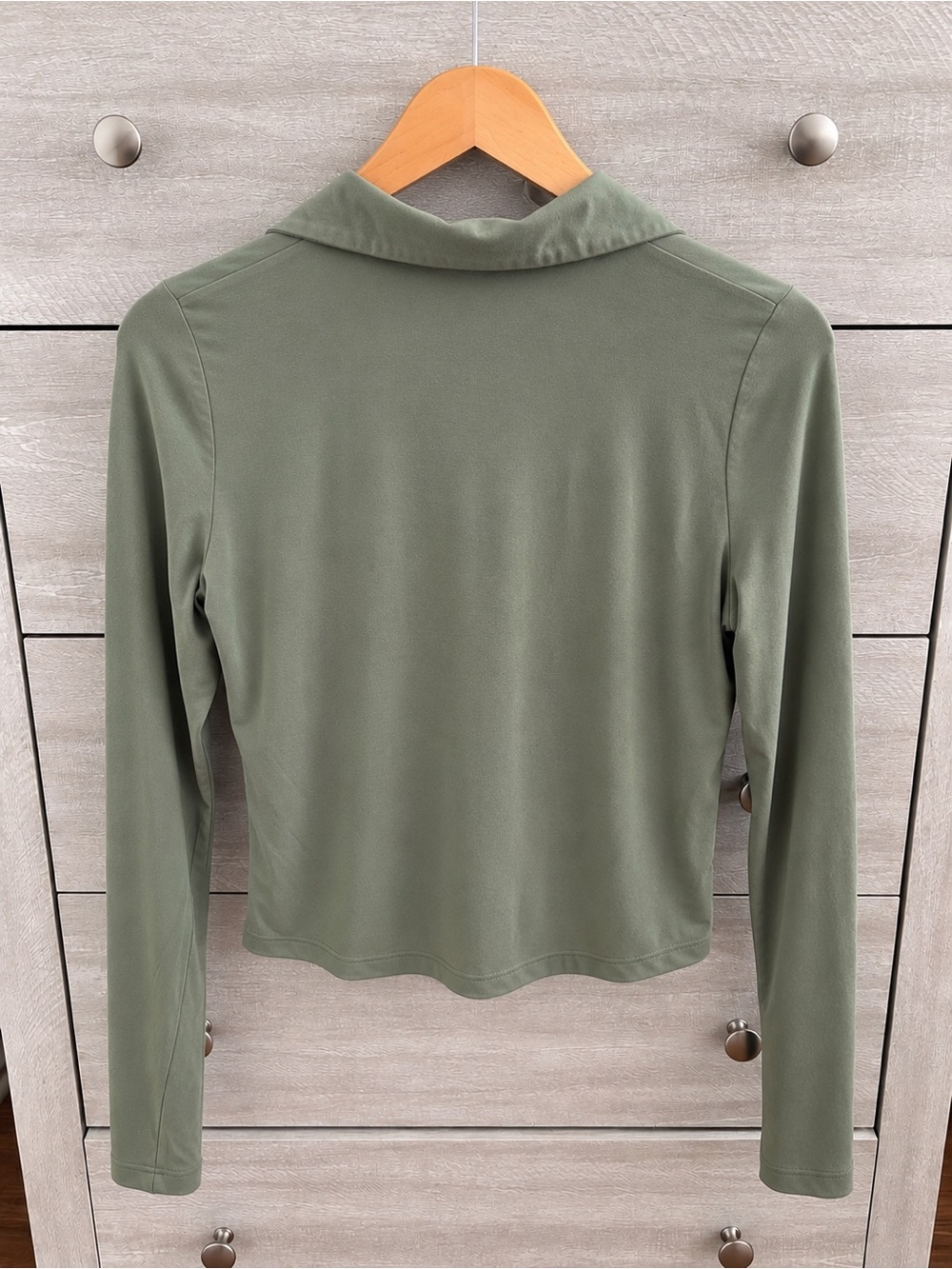 Wilfred by Aritzia Olive Green Tencel Stretch Button Front Top M - Picture 4 of 7